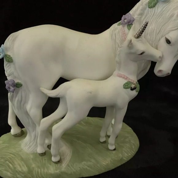 Princeton Gallery 1990 Love's Devotion Unicorn Collection Porcelain Statue - Picture 4 of 9